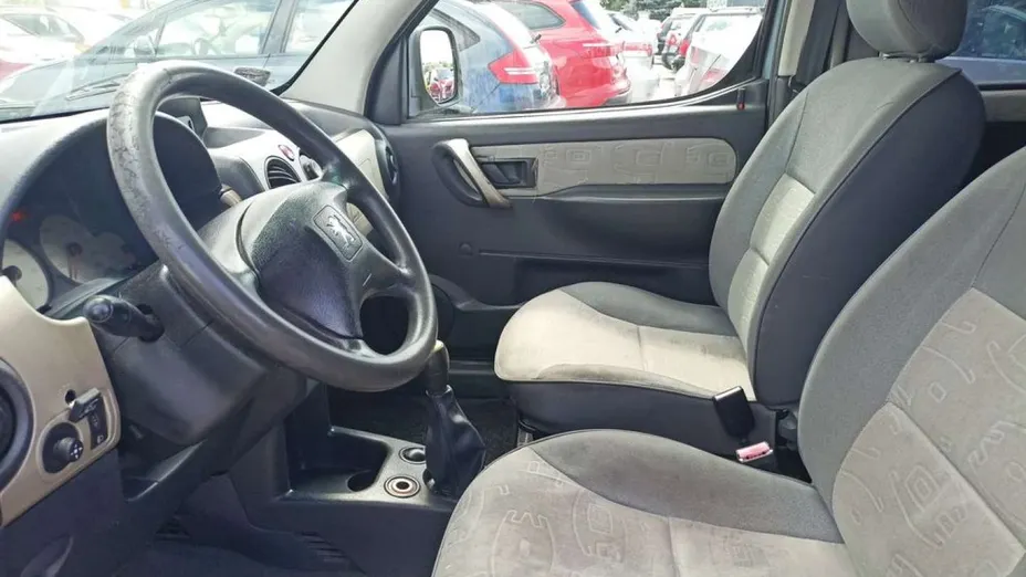PEUGEOT Partner -