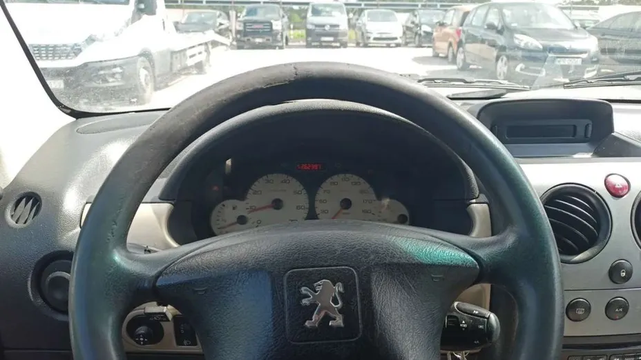 PEUGEOT Partner -