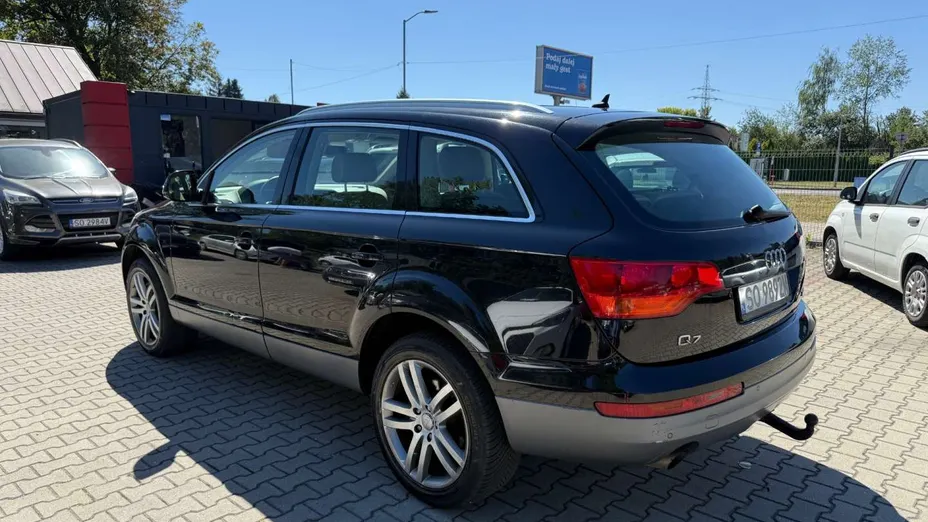 AUDI Q7 -