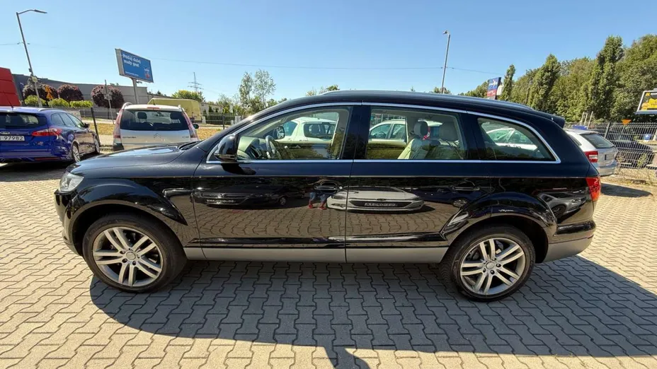 AUDI Q7 -