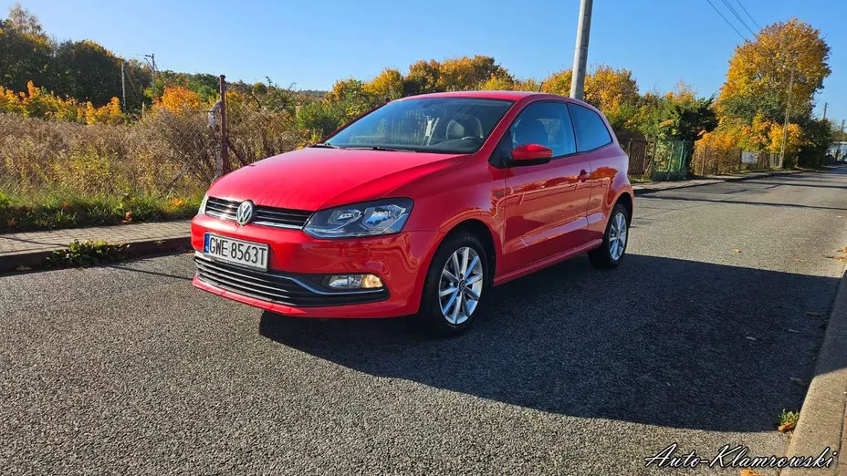VOLKSWAGEN Polo -