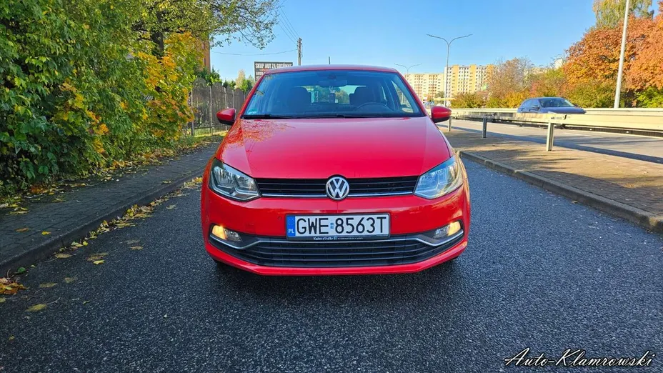 VOLKSWAGEN Polo -