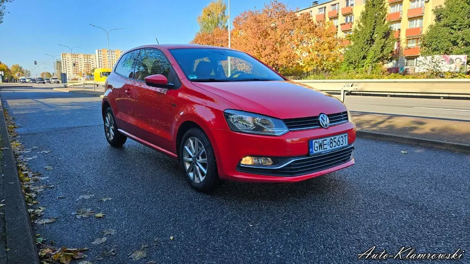 VOLKSWAGEN Polo -