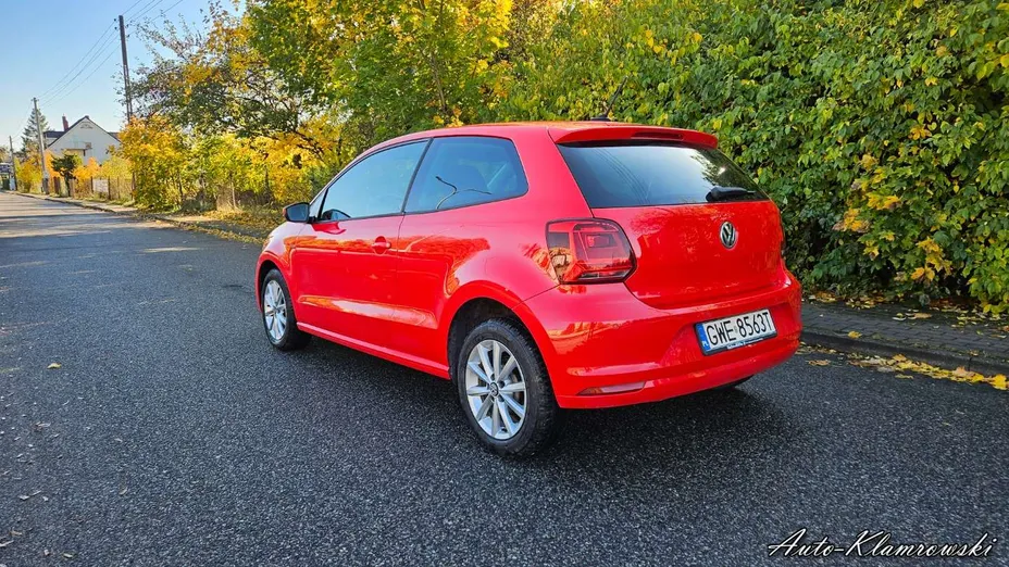 VOLKSWAGEN Polo -
