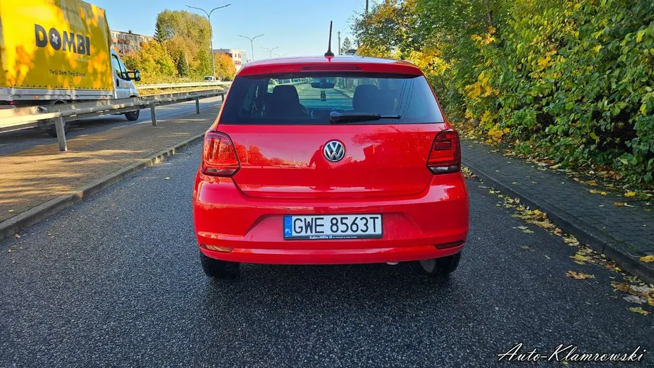 VOLKSWAGEN Polo -