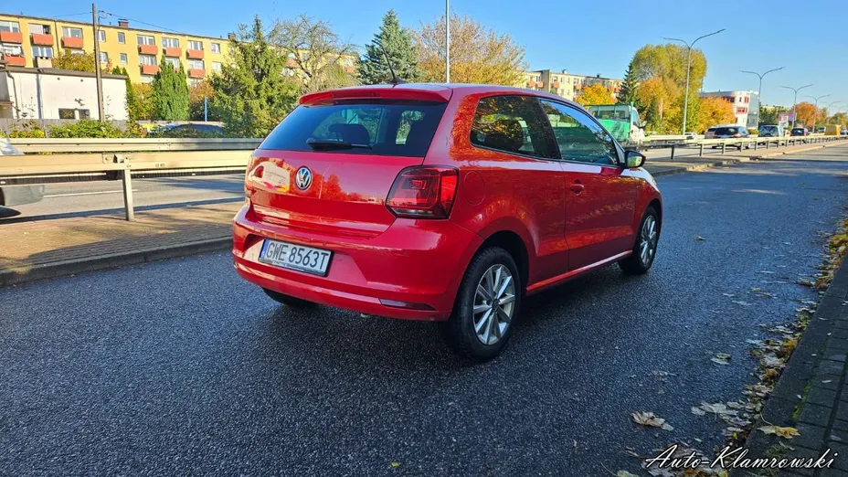 VOLKSWAGEN Polo -