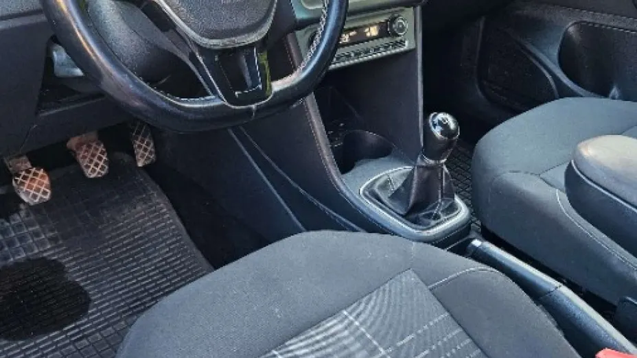 VOLKSWAGEN Polo -