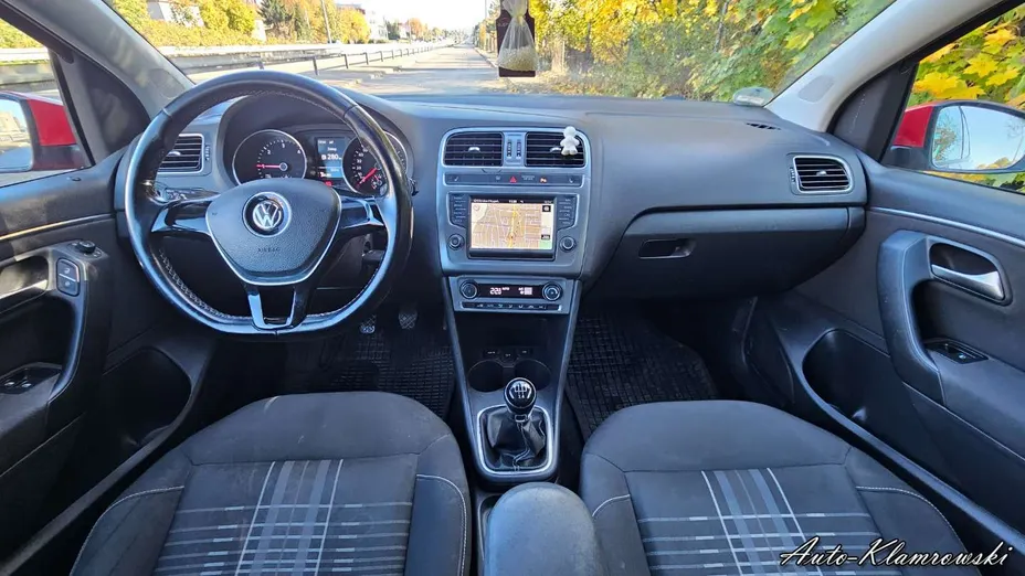 VOLKSWAGEN Polo -