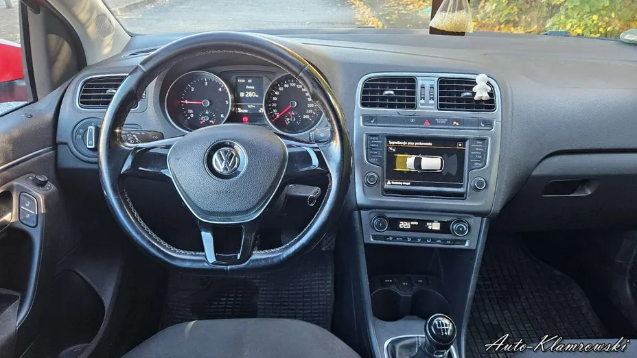 VOLKSWAGEN Polo -