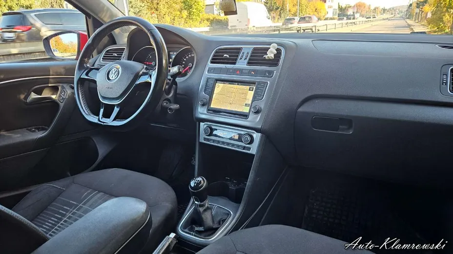 VOLKSWAGEN Polo -