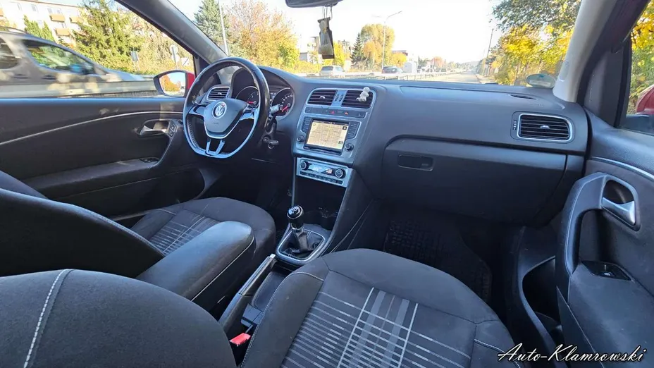 VOLKSWAGEN Polo -
