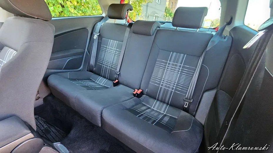 VOLKSWAGEN Polo -