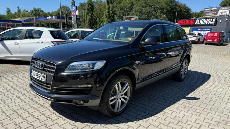 AUDI Q7 -