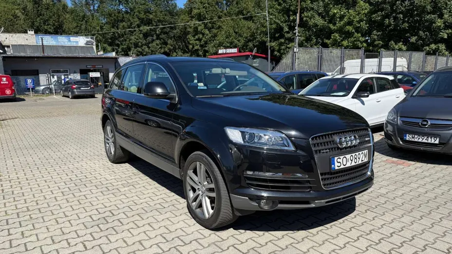 AUDI Q7 -