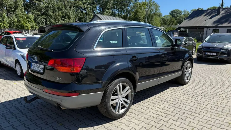 AUDI Q7 -
