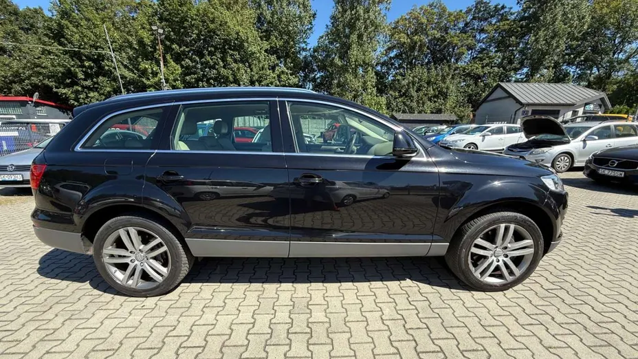 AUDI Q7 -