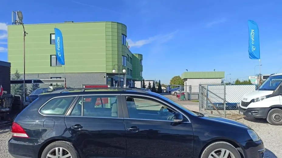 VOLKSWAGEN Golf -