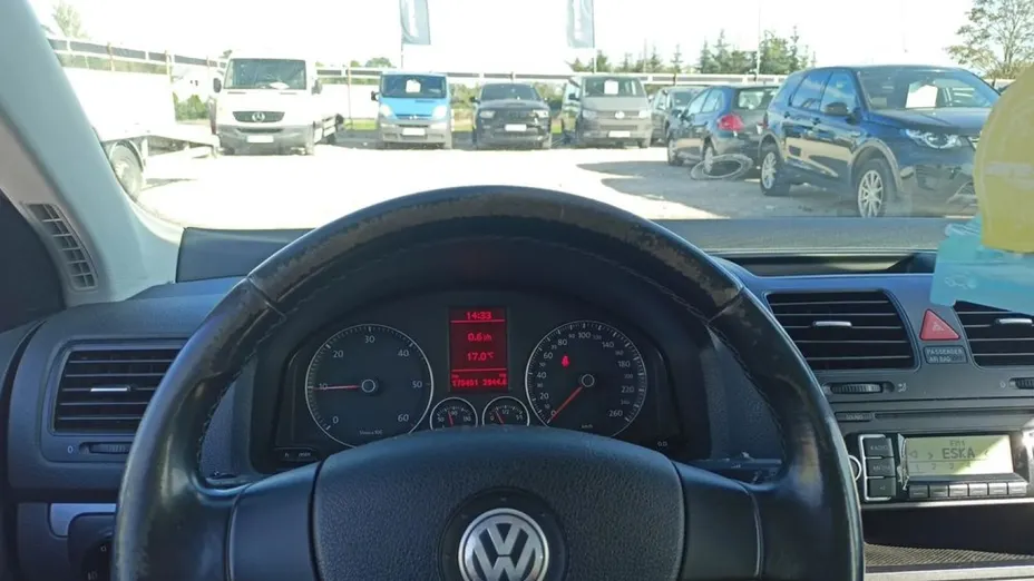 VOLKSWAGEN Golf -