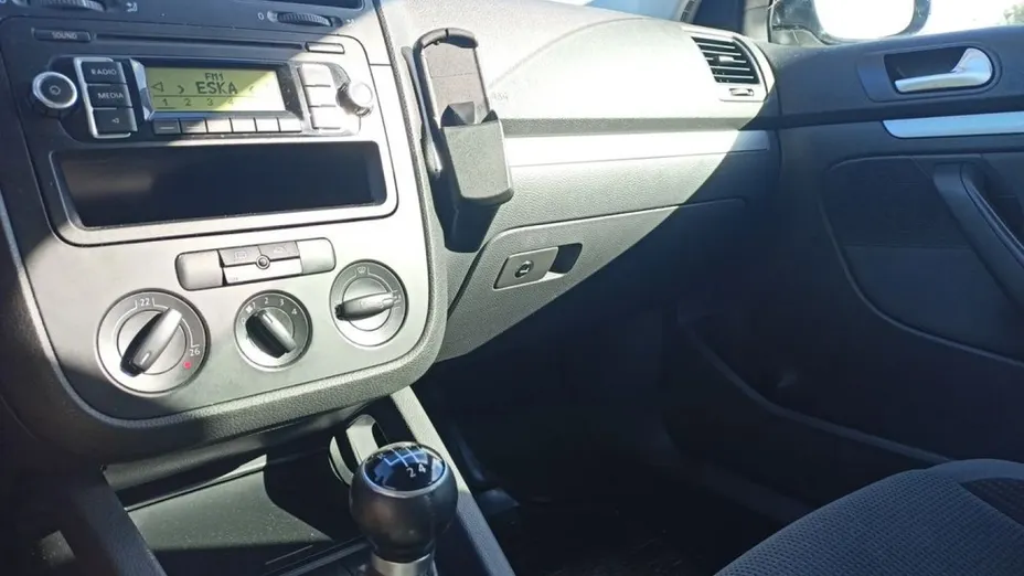 VOLKSWAGEN Golf -