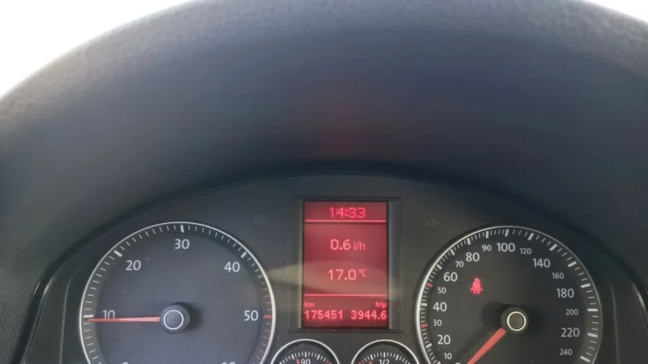 VOLKSWAGEN Golf -