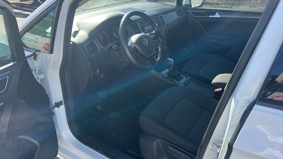 VOLKSWAGEN Golf Sportsvan -