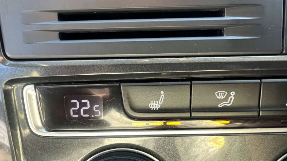 VOLKSWAGEN Golf Sportsvan -