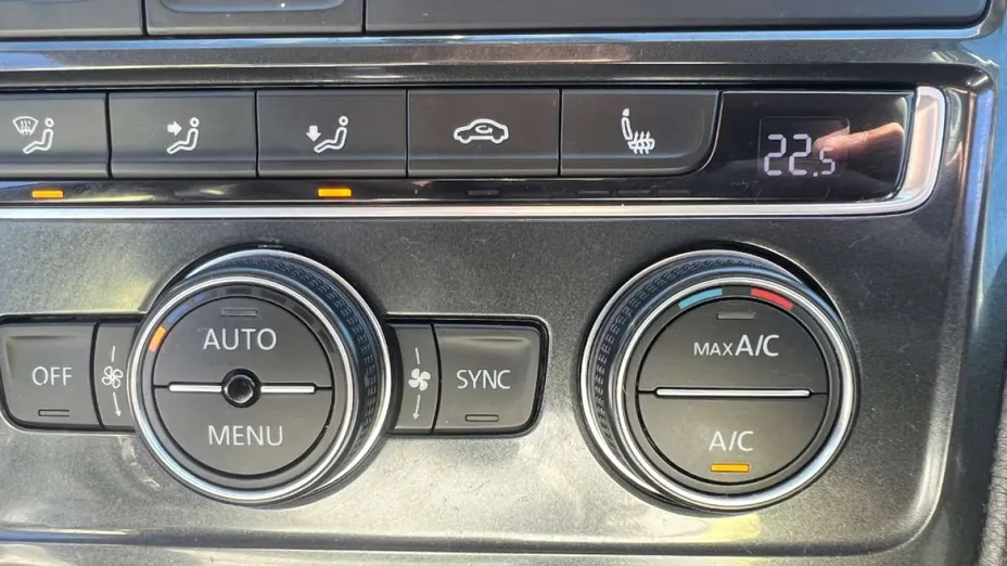 VOLKSWAGEN Golf Sportsvan -