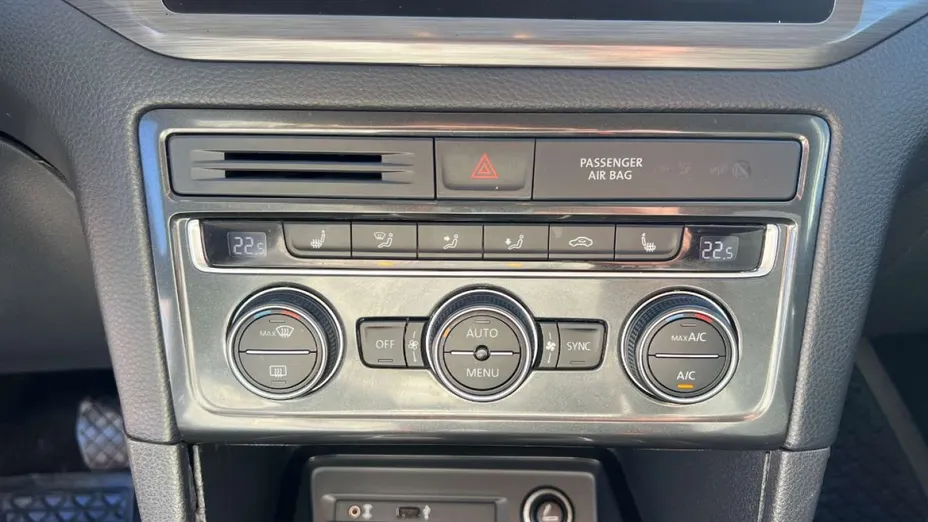 VOLKSWAGEN Golf Sportsvan -