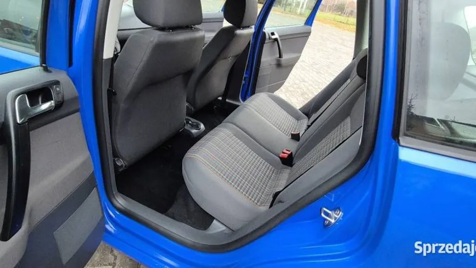 VOLKSWAGEN Polo -
