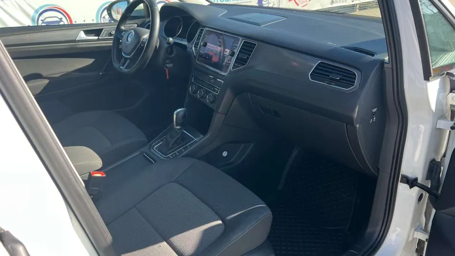 VOLKSWAGEN Golf Sportsvan -