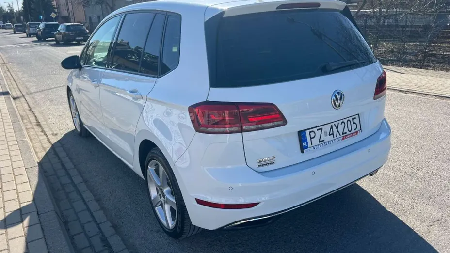 VOLKSWAGEN Golf Sportsvan -