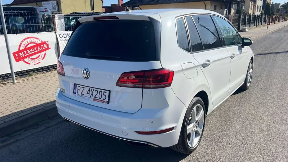 VOLKSWAGEN Golf Sportsvan -