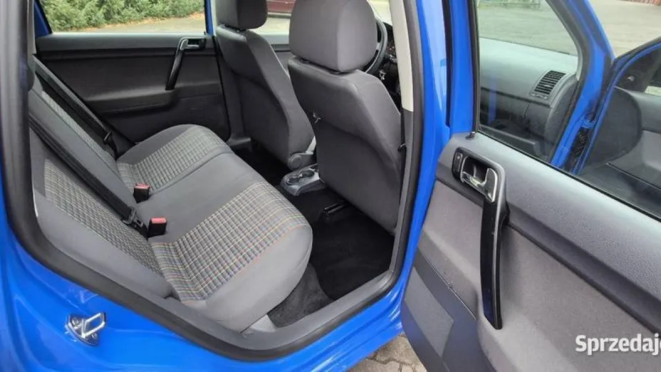 VOLKSWAGEN Polo -