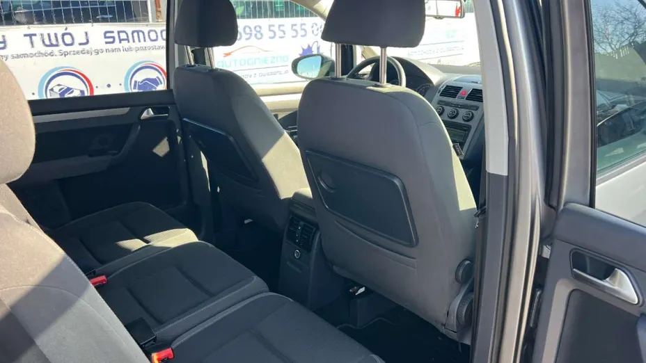 VOLKSWAGEN Touran -