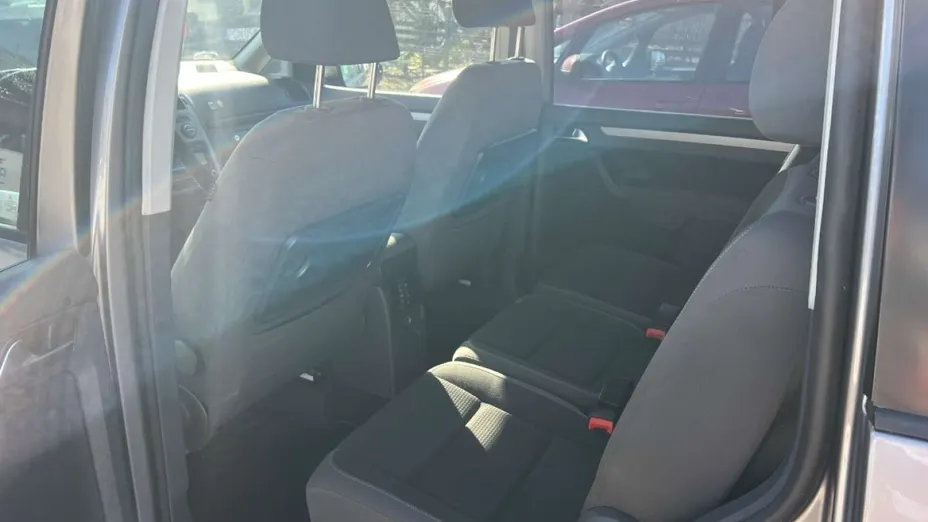 VOLKSWAGEN Touran -