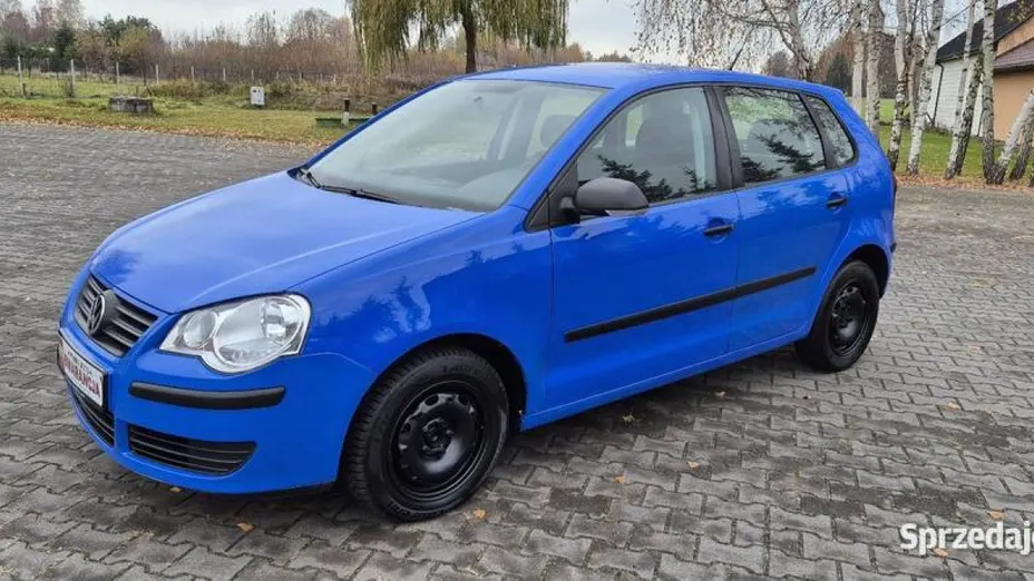 VOLKSWAGEN Polo -