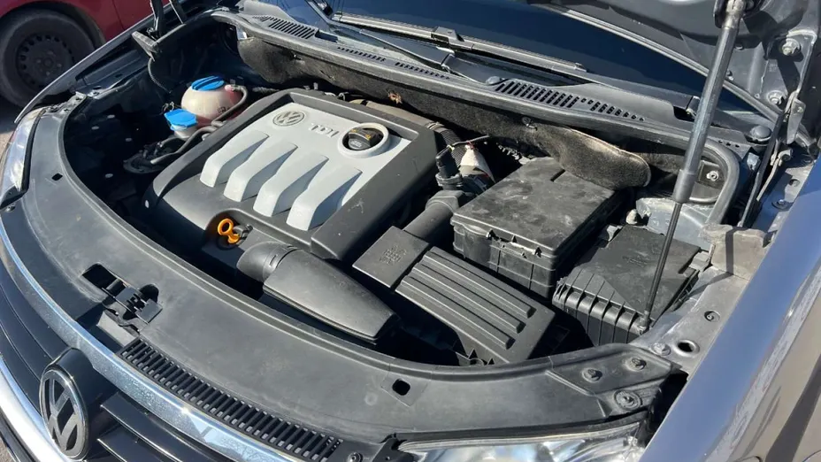 VOLKSWAGEN Touran -