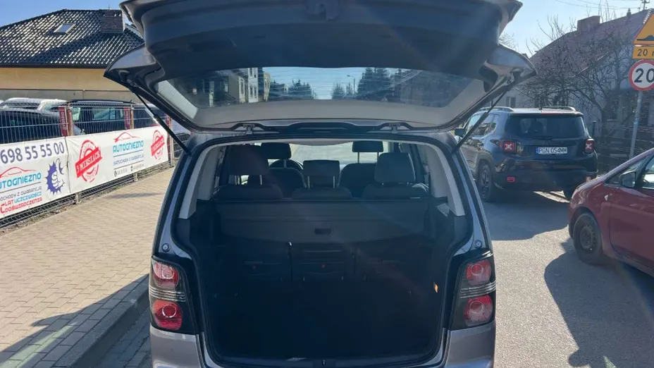 VOLKSWAGEN Touran -