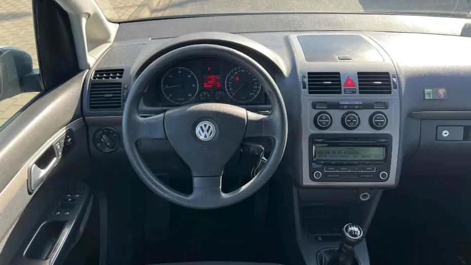 VOLKSWAGEN Touran -