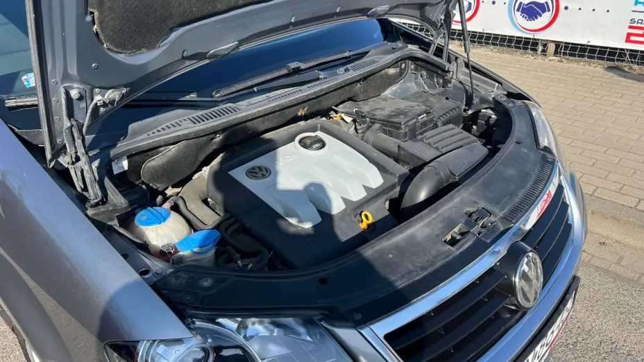 VOLKSWAGEN Touran -