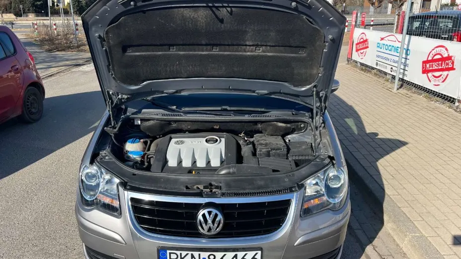 VOLKSWAGEN Touran -