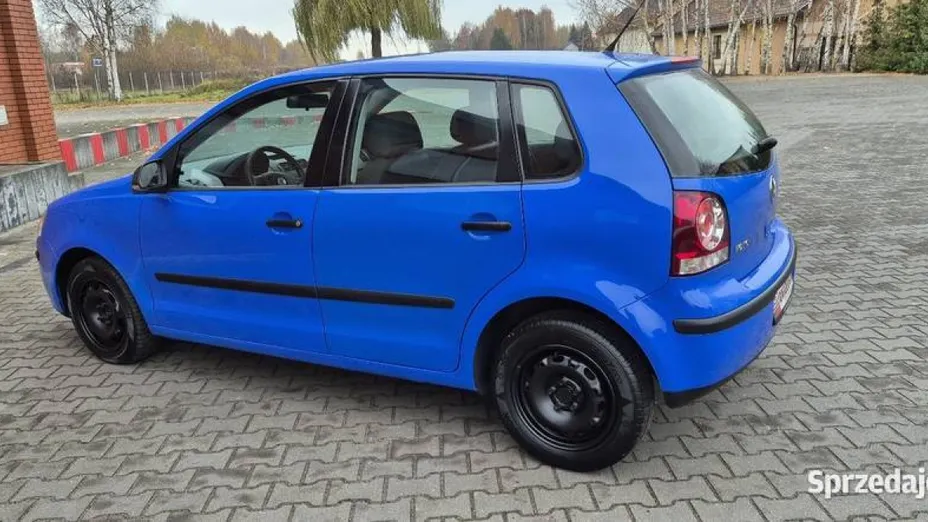VOLKSWAGEN Polo -