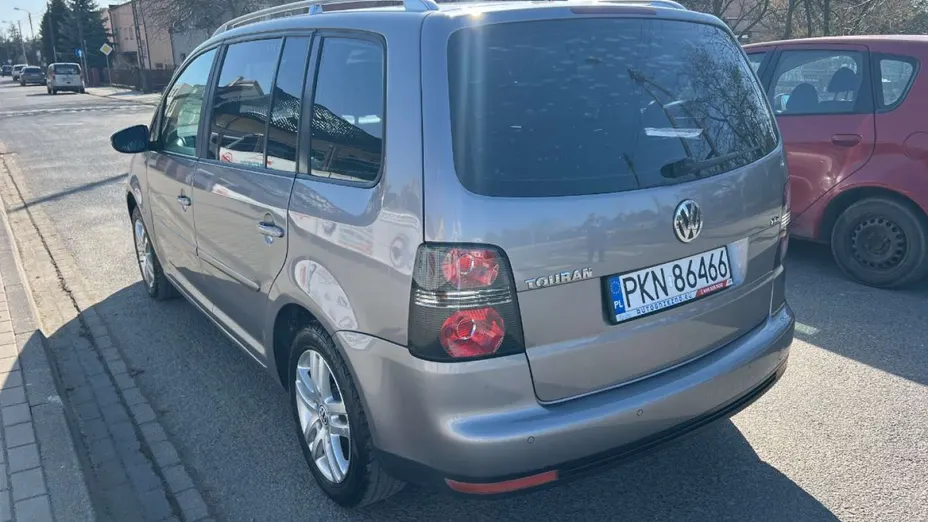 VOLKSWAGEN Touran -