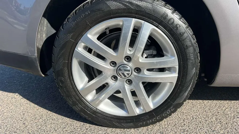 VOLKSWAGEN Touran -