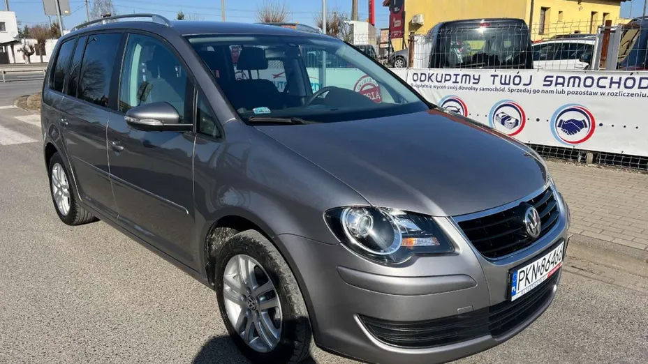 VOLKSWAGEN Touran -