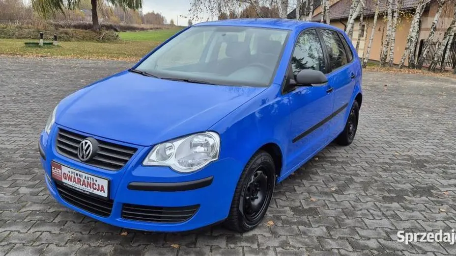 VOLKSWAGEN Polo -
