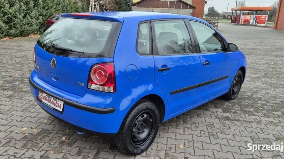 VOLKSWAGEN Polo -
