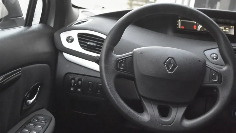 RENAULT Scenic -