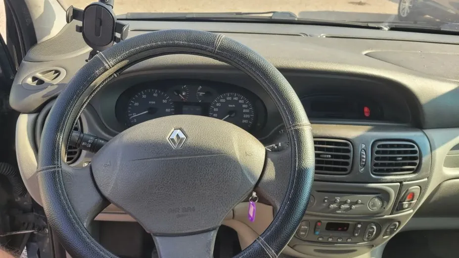RENAULT Scenic -