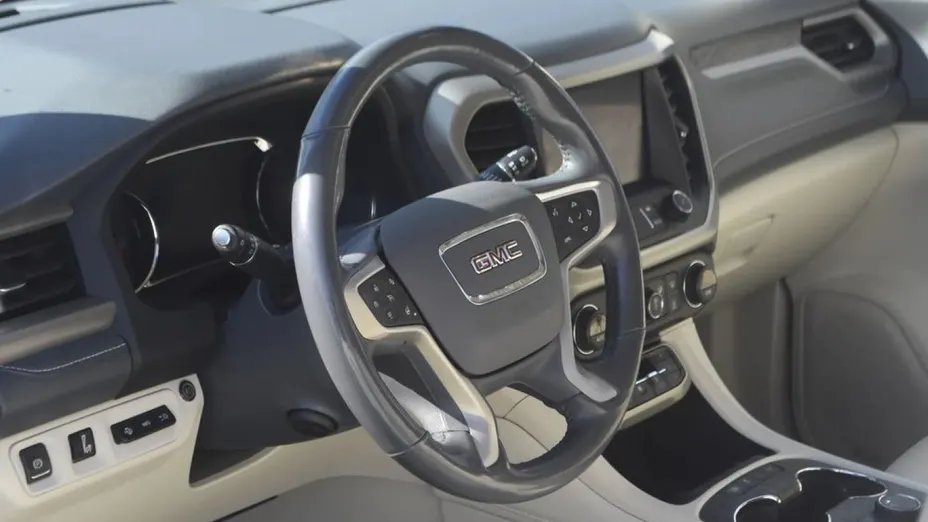 GMC Acadia -